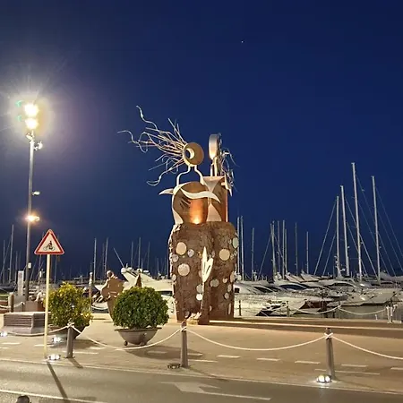 Apartment Near The Sea *